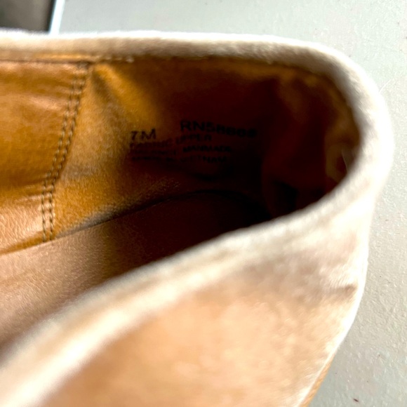 Women sizes 7.0 & 7.5 Converse, Roxy, Susina - Picture 5 of 7